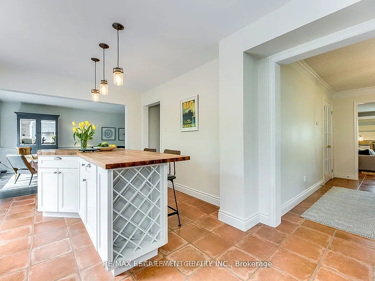 1239 White Ln — Photo 15