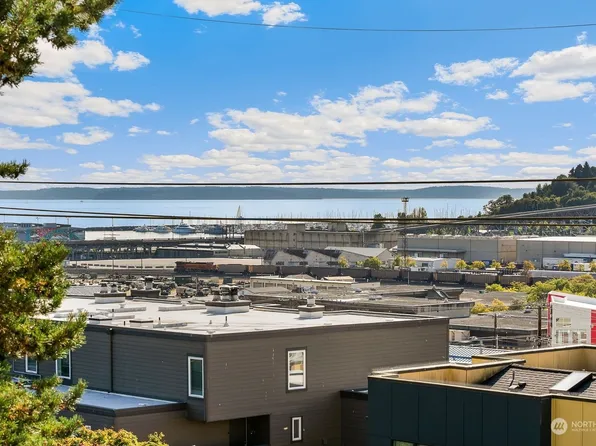 2253 Gilman Drive W #305, Seattle, WA 98119