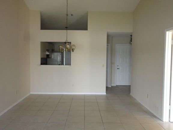 4th image of 96 Pine Island Cir
