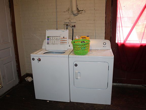 4th image of 113 E Pleasant St