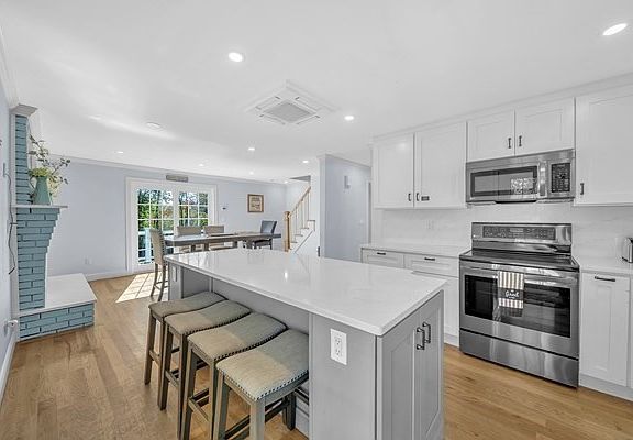 5th image of 35 Holbrook Ave