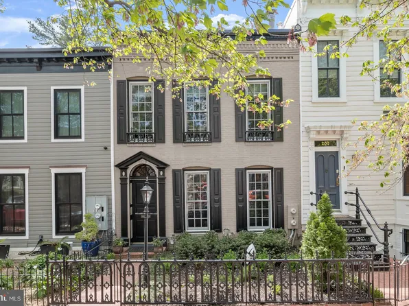 209 10th St SE, Washington, DC 20003