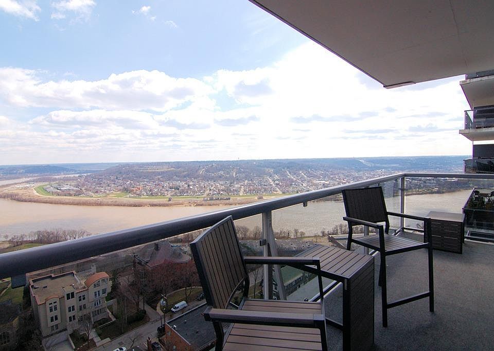 1st image of 2200 Victory Pkwy APT 2306