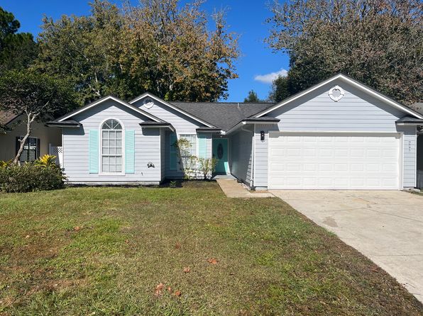 3841 English Colony Dr N