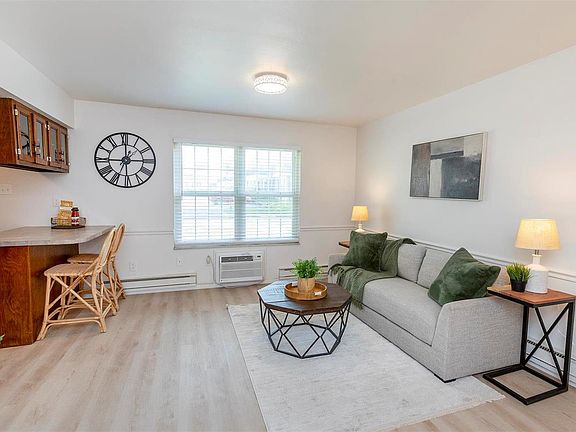 5th image of 824 Dumont Pl APT D