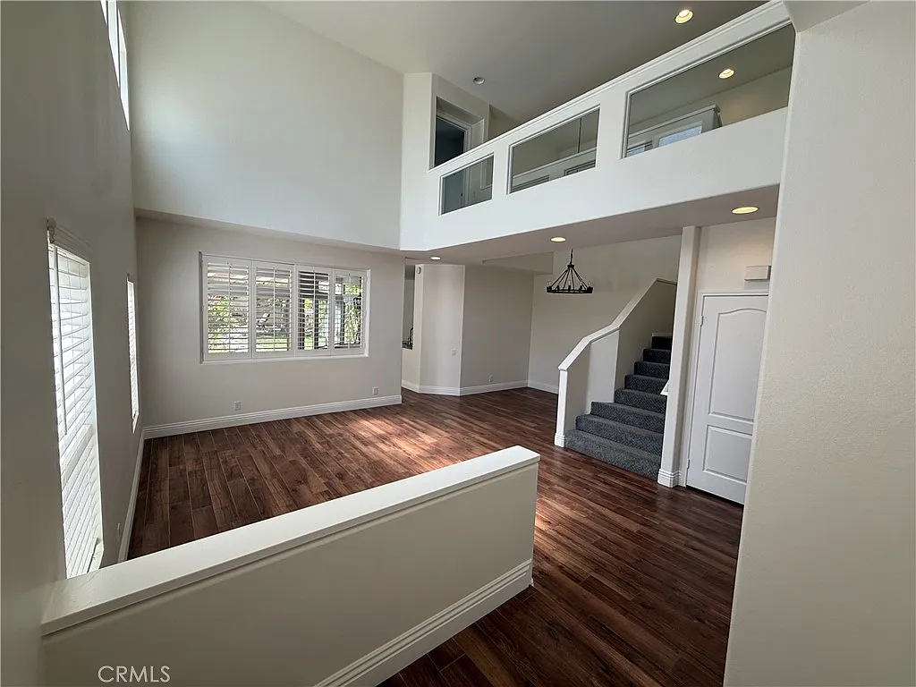 3 bed, 2.5 bath, 1979 sqft, $4,700 — Photo 2