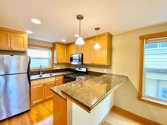 5th image of 5806 Roosevelt Way NE Unit A