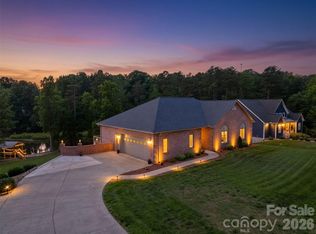 495 Windsor Dr, Taylorsville, NC 28681