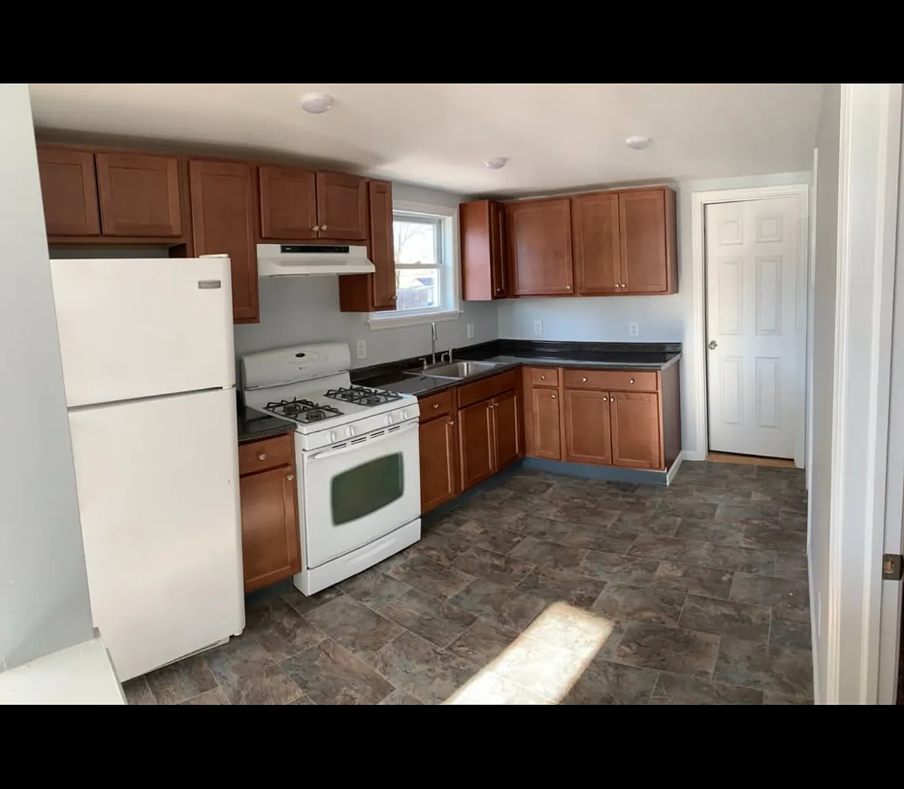 2 bed, $1,400 — Photo 1