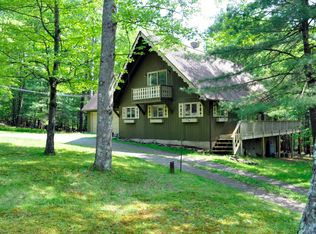 36 Woodledge Hills Dr, Hawley, PA 18428