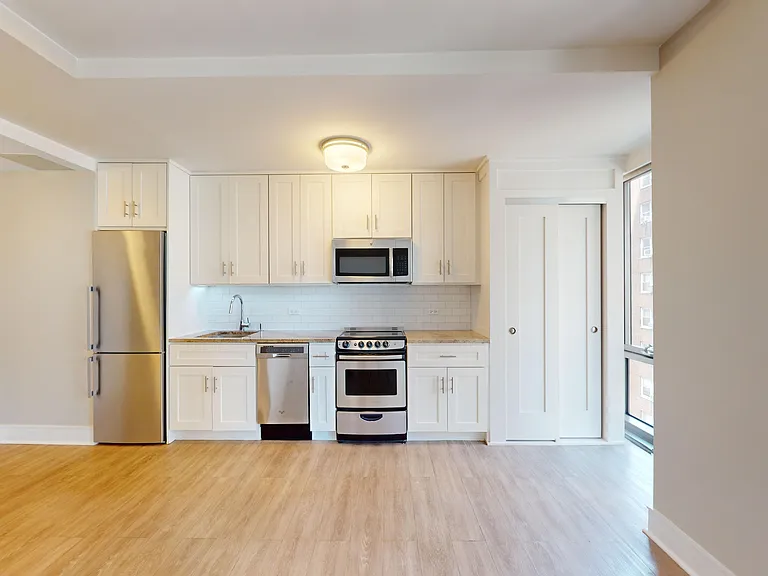 237 E 34th St #805 — Photo 7