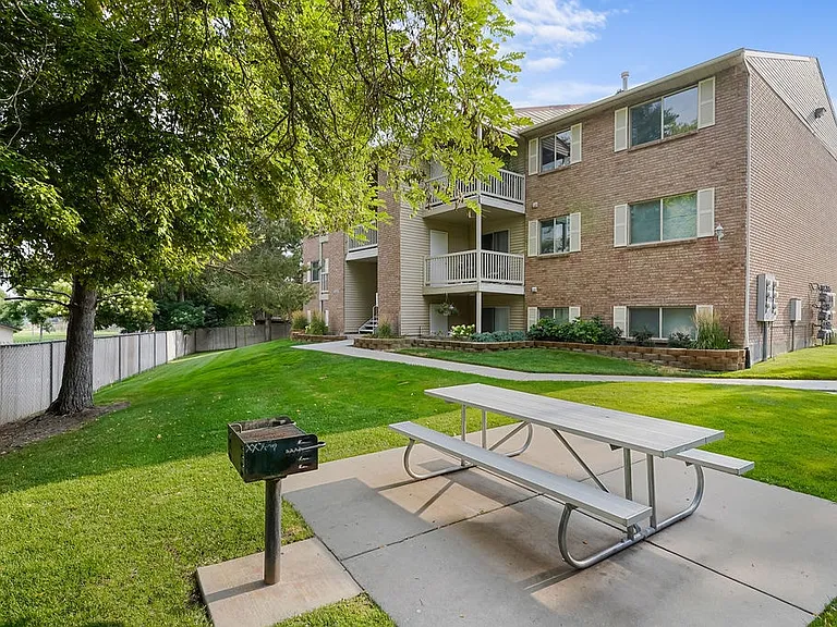Brighton Park Apartments — Photo 8