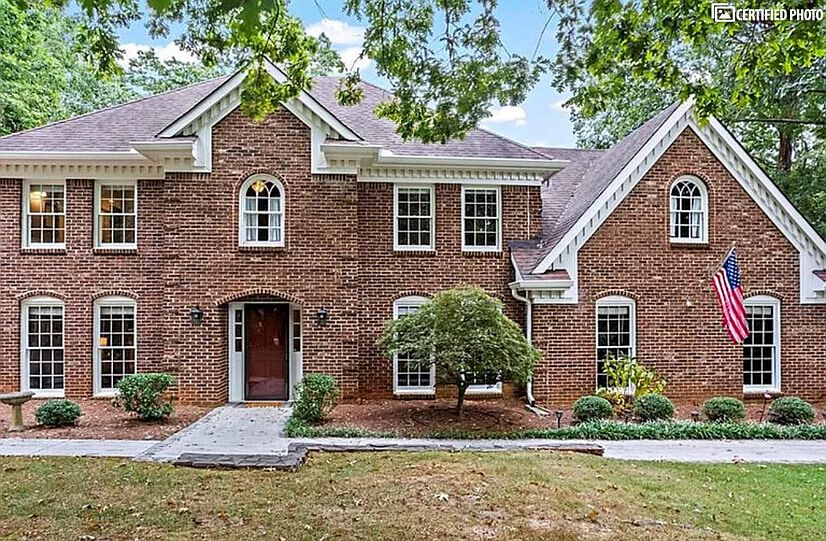 5-Bedroom large house in a Cul-de-Sac.