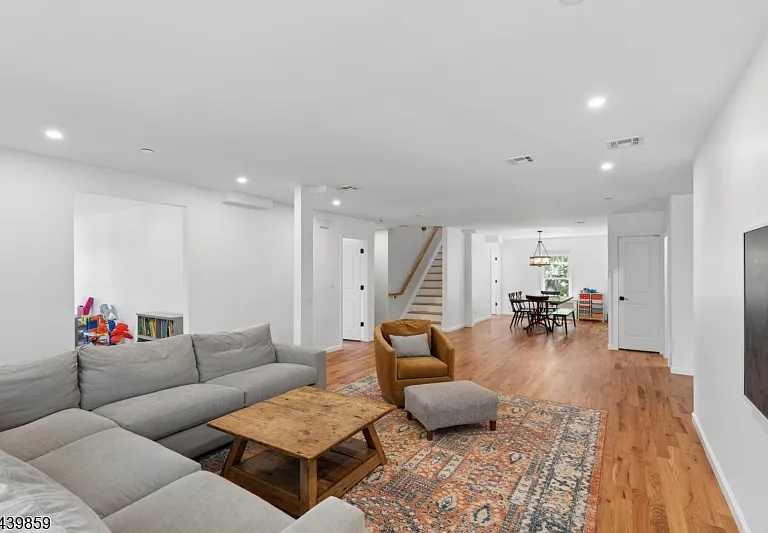 12 Forest Ave — Photo 18