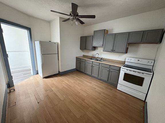 4th image of 208 N Maple St #3
