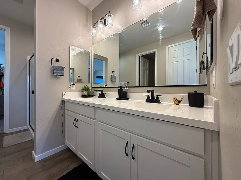 11037 W Hadley St — Photo 30
