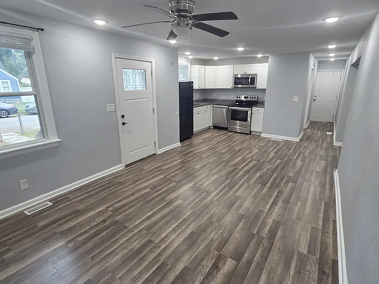 1359 Strand St #A — Photo 15