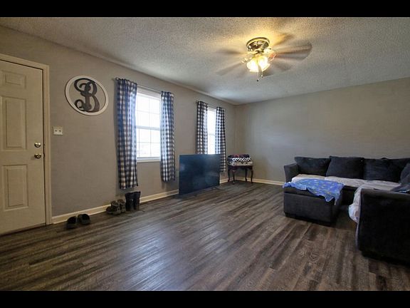 2nd image of 796 S Laurel Rd #2