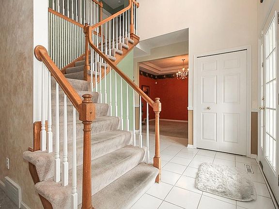 3rd image of 1029 Orchard Ln