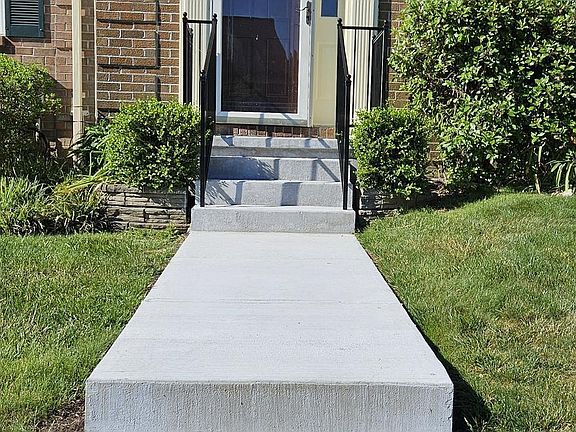3rd image of 908 Chesney Ln