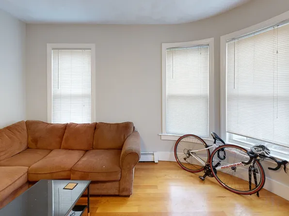 33 Portsmouth St APT 3R, Cambridge, MA 02141