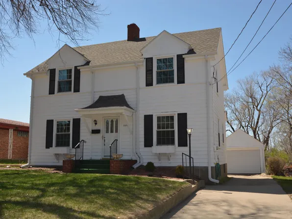 2805 Summit St, Sioux City, IA 51104