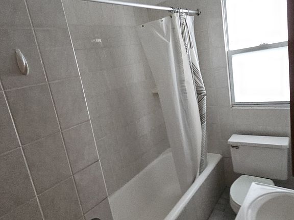 3rd image of 5909 Middlesex St #1