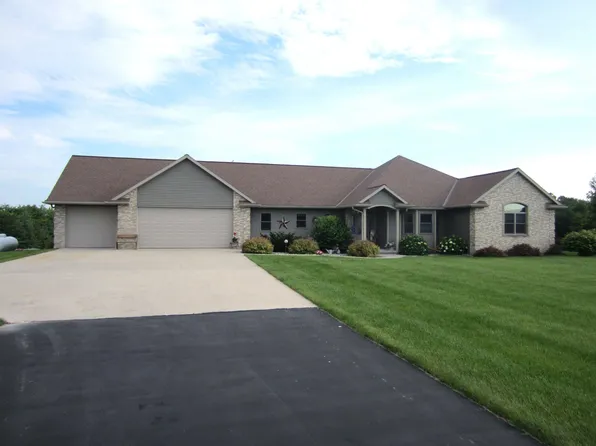 W5396 Bowe Ln, Fond Du Lac, WI 54937