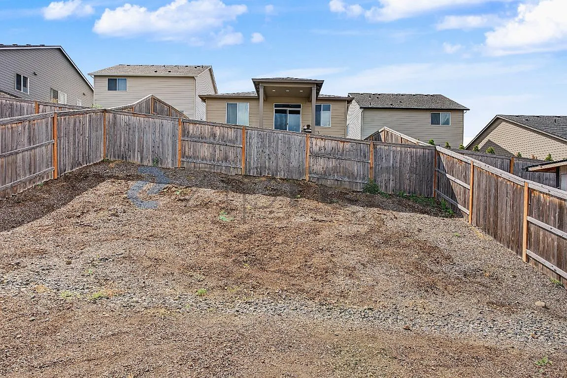 3 bed, 1315 sqft, $2,500 — Photo 3