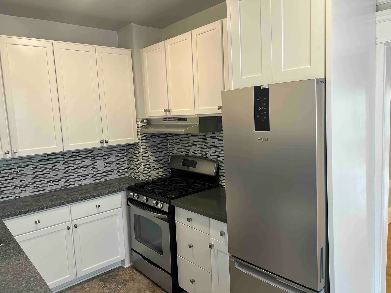 1 bed, 800 sqft, $6,125 — Photo 2