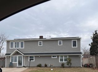 31 Pewter Ln, Hicksville, NY 11801