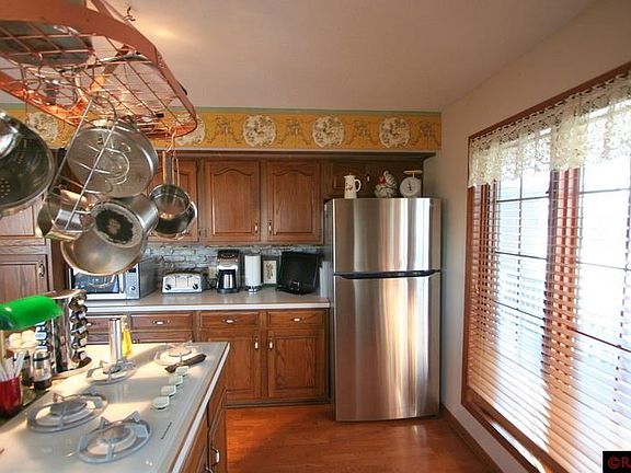 3rd image of 1444 Maplewood Dr