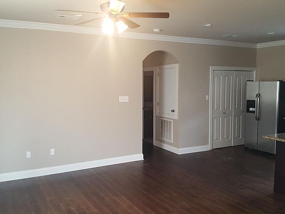 4th image of 3823 Hamilton St