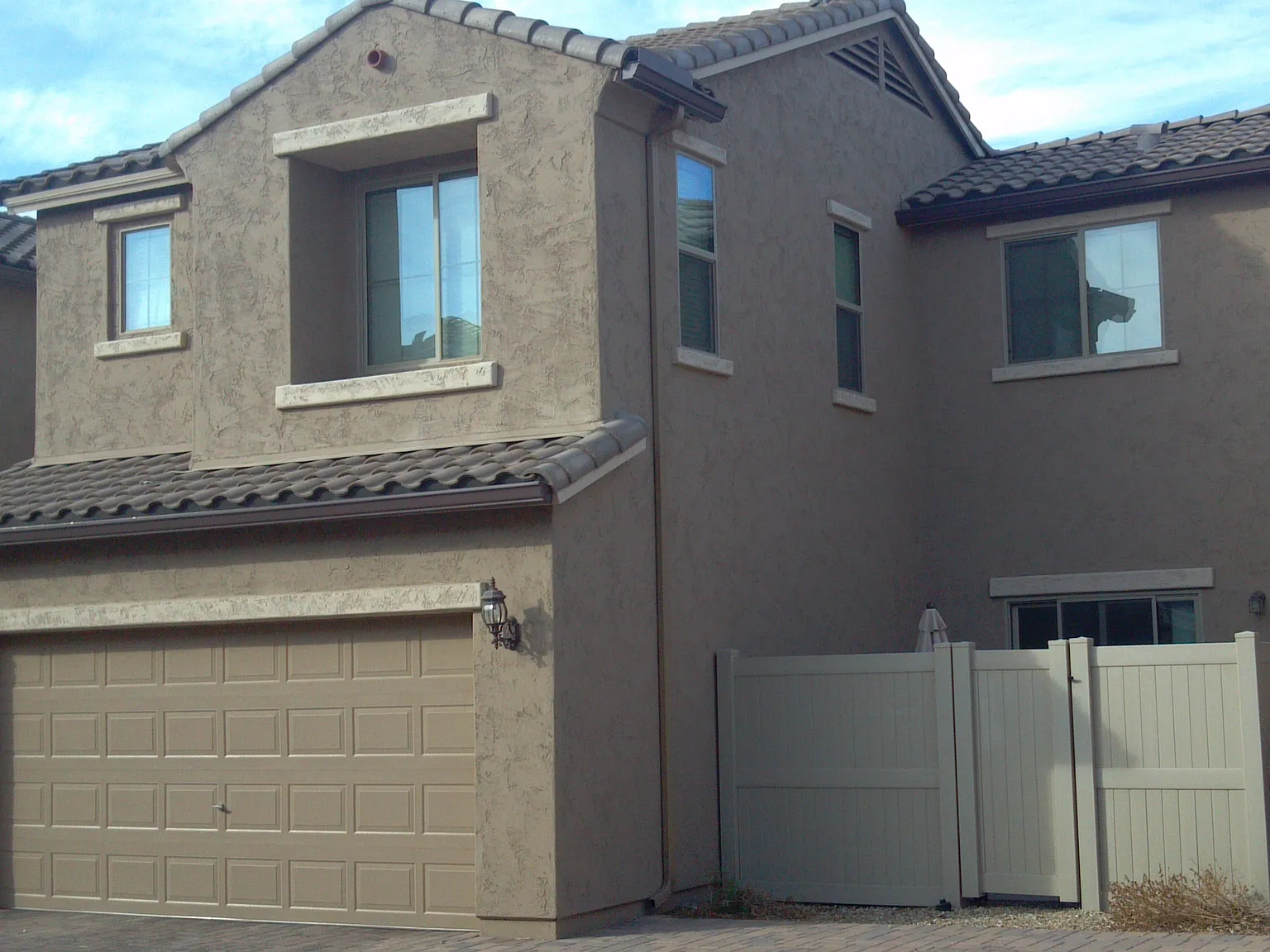 3 bed, 2.5 bath, 1449 sqft, $1,700 — Photo 1