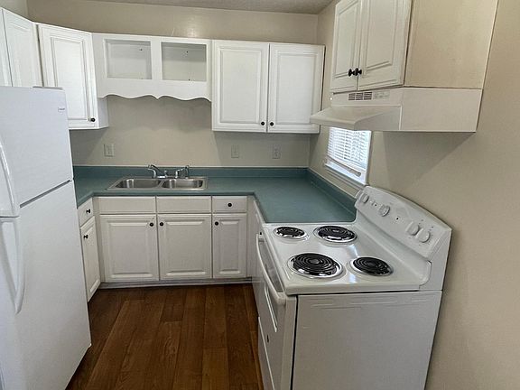 4th image of 835 Center St APT G