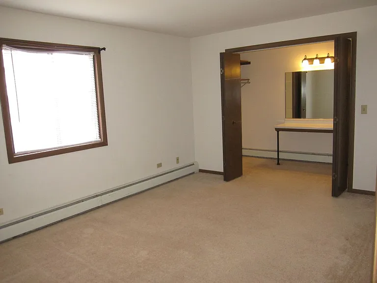 428 Cavalier Ct — Photo 8