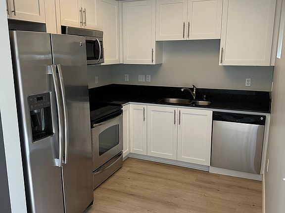 2nd image of 7 Vandewater St Ste 201