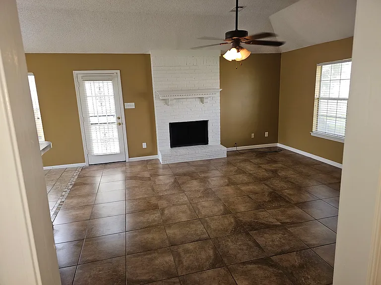 6463 Trysting Oak Dr — Photo 6