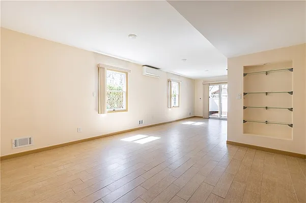 Sold by Remax Edge | media 52