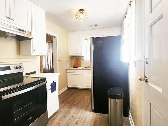 3rd image of 2351 York Ave