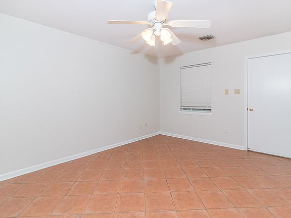 5th image of 207 Lowell Dr