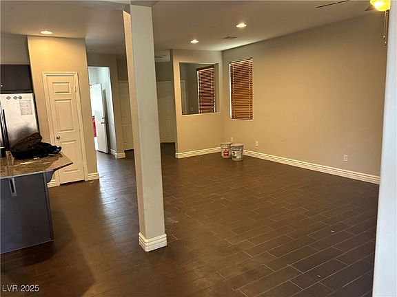 3rd image of 121 Brookhouse Ct