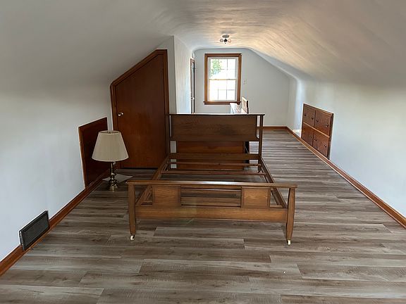 2nd image of 1920 Thalia Ave