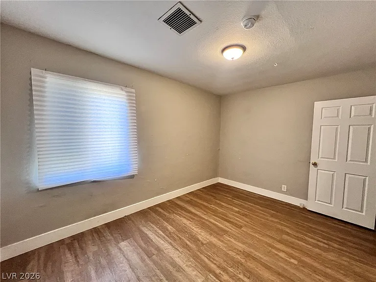 2410 Poplar Ave — Photo 6