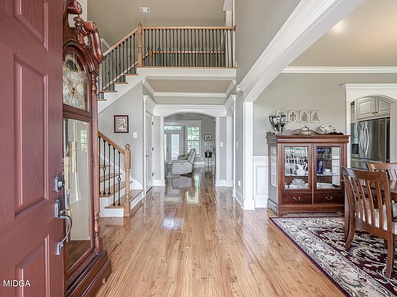3rd image of 102 Devonshire Ct