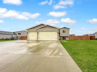 314 5th Ave SW, Surrey, ND 58785