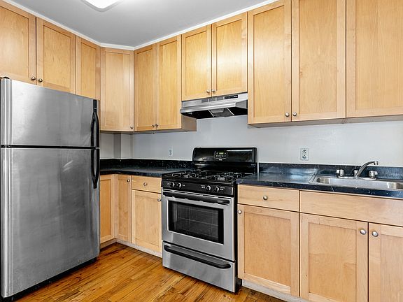 3rd image of 567 Warren St APT 302