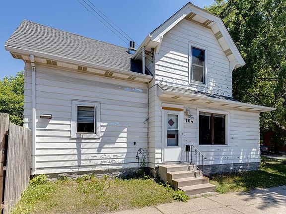 2nd image of 104 Dale St N