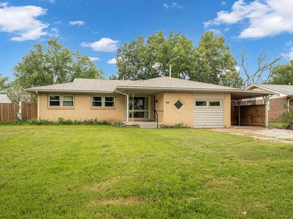 7915 E Watson Ln, Wichita, KS 67207