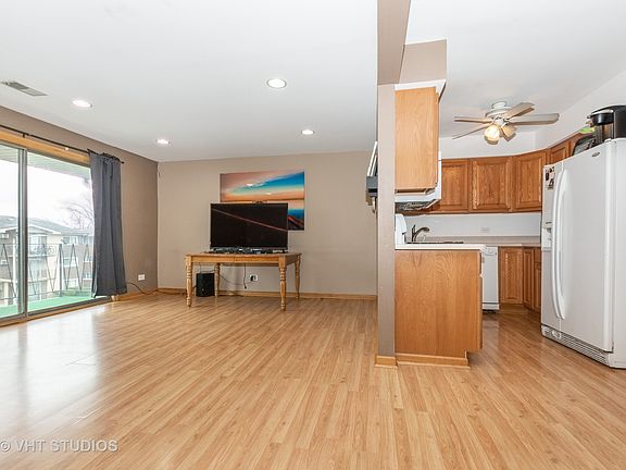 4th image of 11008 S Keating Ave APT 3E